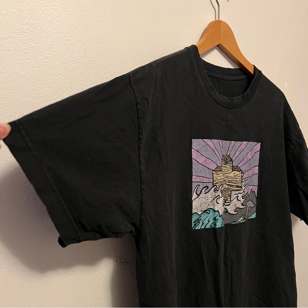 Japanese Wave Graphic T-shirt Distressed‎ Fits Medium - Picture 3 of 7